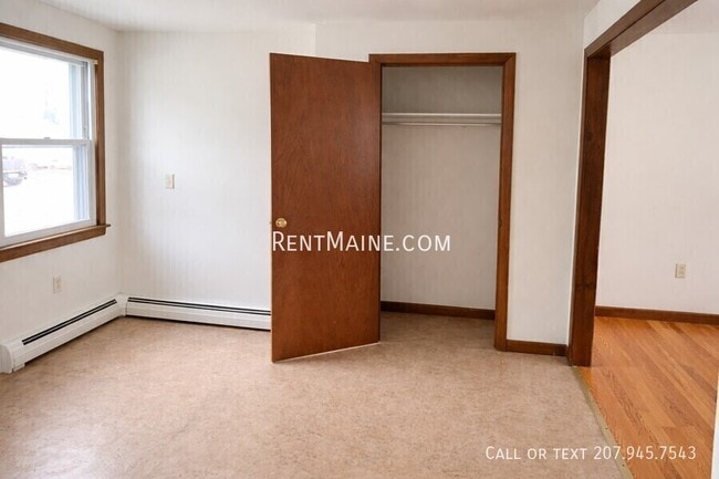 Building Photo - 19 Hemlock St