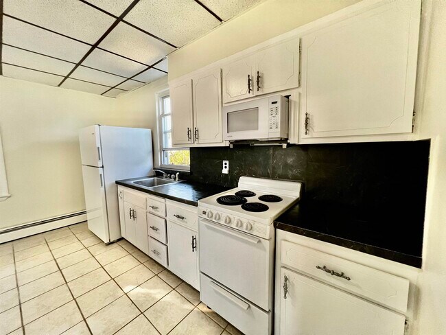 Building Photo - 455 Orient Way