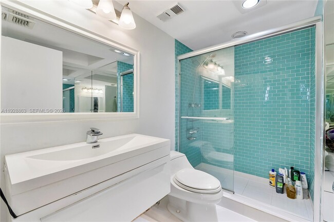 Building Photo - 2 Grove Isle Dr