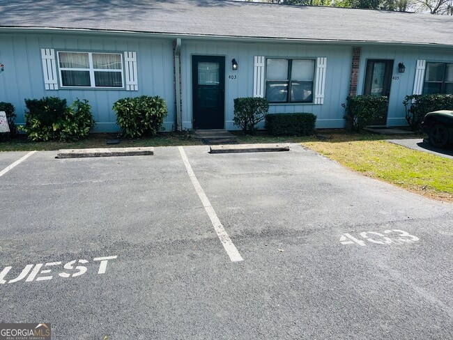 Building Photo - 403 Breezy Pnes