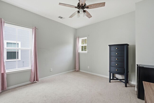 Building Photo - Like New Home For Lease in Rice Creek!