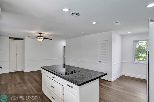 Building Photo - 161 SW 75th Ave