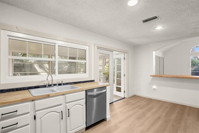 Building Photo - 8725 Erie Ln