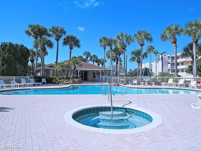 Building Photo - 6495 Shoreline Dr