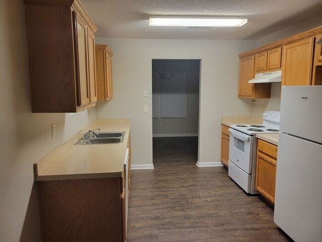 Building Photo - Renovated 3BR 2BA Home w/ 2-Car Garage • Updated Kitchen • Large Garden Tub in Griffin