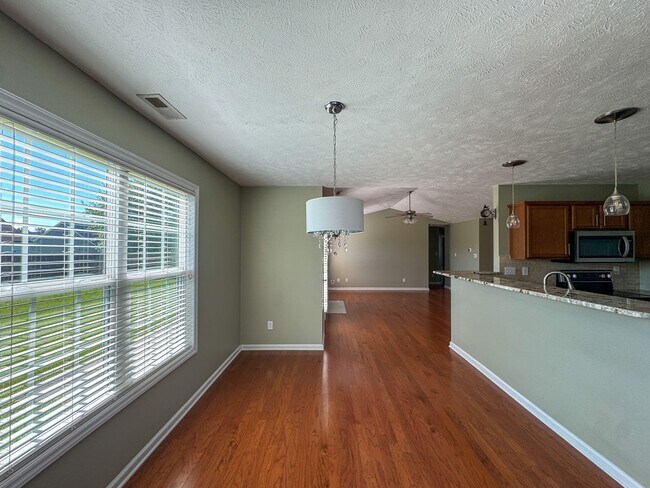 Building Photo - Beautiful 4 Bed 2 Bath Home in Fayetteville