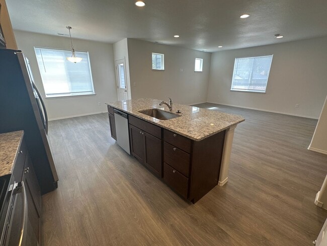 Building Photo - MIDTOWN Almost New House, 3 Bdrms, 2.5 Bat...