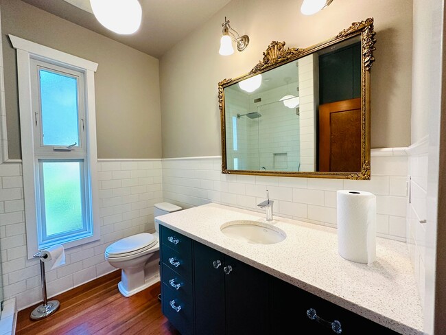 Building Photo - Beacon Hill - "Pretty in Pink" 2 Bedroom /...