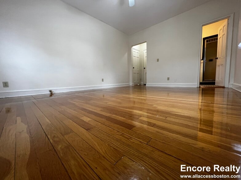 Building Photo - 105 Longwood Ave