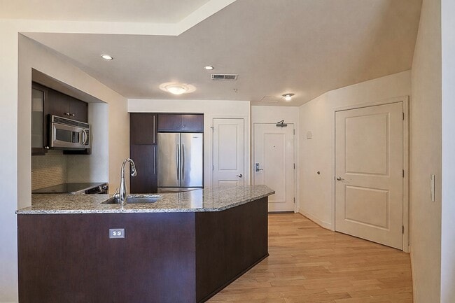 Building Photo - 675 S President St