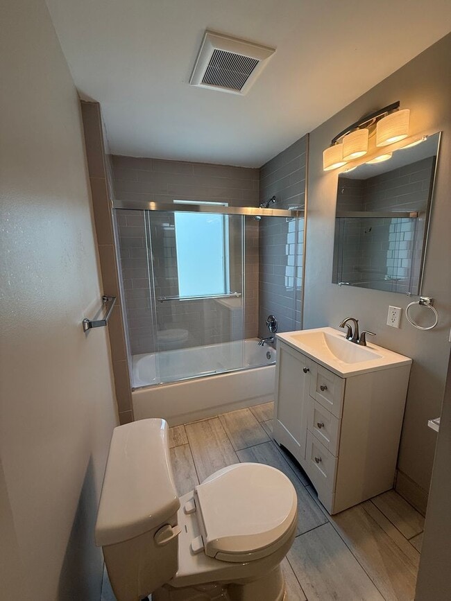 Building Photo - Beautiful 5 Bed 3 Bath Single Family Home ...