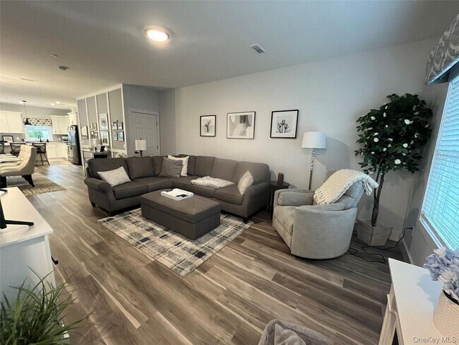 Building Photo - 195 Park Ave