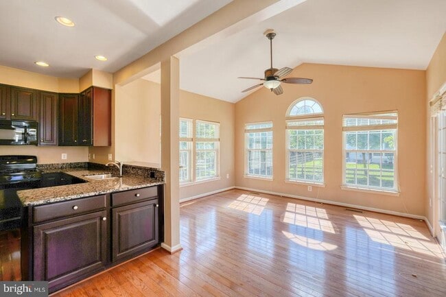 Building Photo - 42245 Sweet Ct