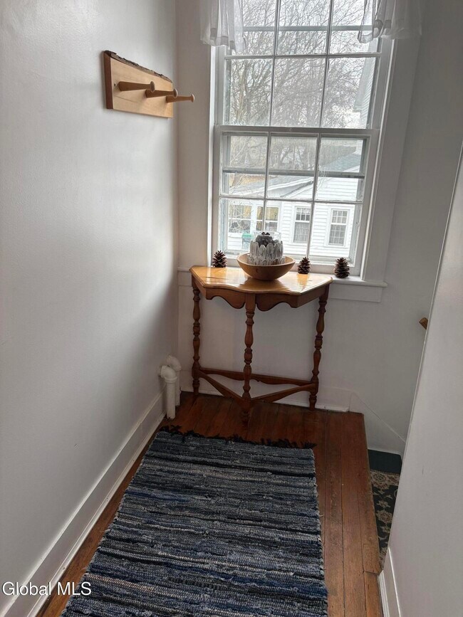 Building Photo - 20 Elm St