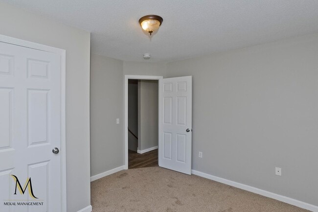 Building Photo - Newly Renovated Duplex Apt | All New Appliances + Off Street Parking