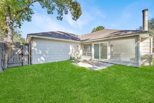 Building Photo - 2306 Piddler Dr