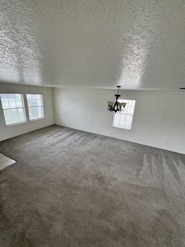 Building Photo - Beautiful home located in the desirable Ga...