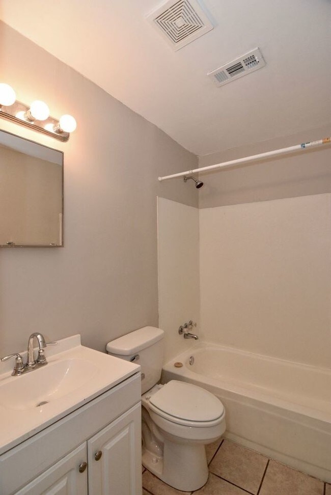 Building Photo - All-Electric 2 Bedroom Duplex - Section 8 OK