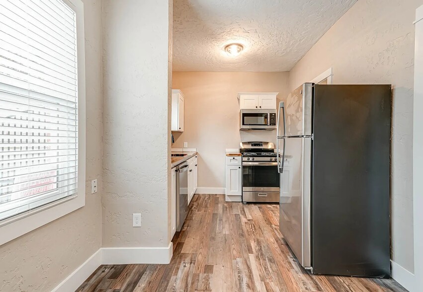 Kitchen - 316 W Cypress St