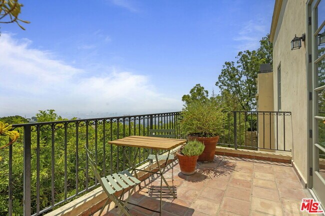 Building Photo - 1634 Gilcrest Dr