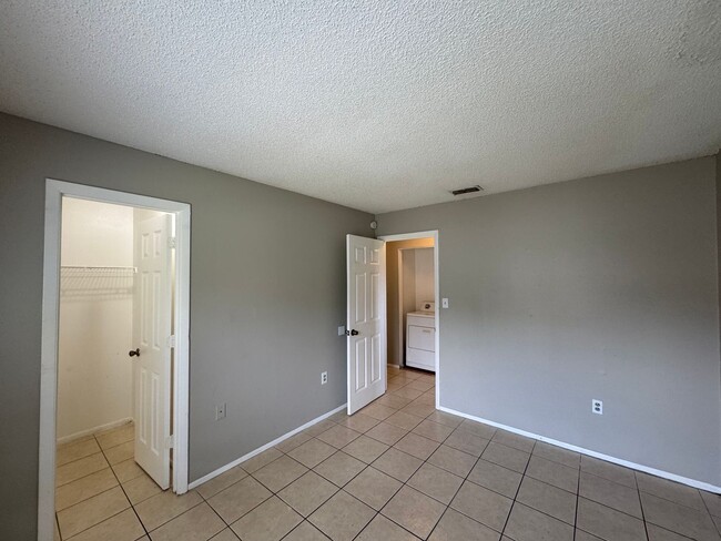 Building Photo - FANTASTIC 2 Bed 2 Bath Duplex with a HUGE ...
