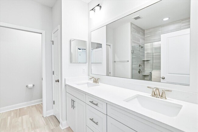 Building Photo - 201 Ursaline St