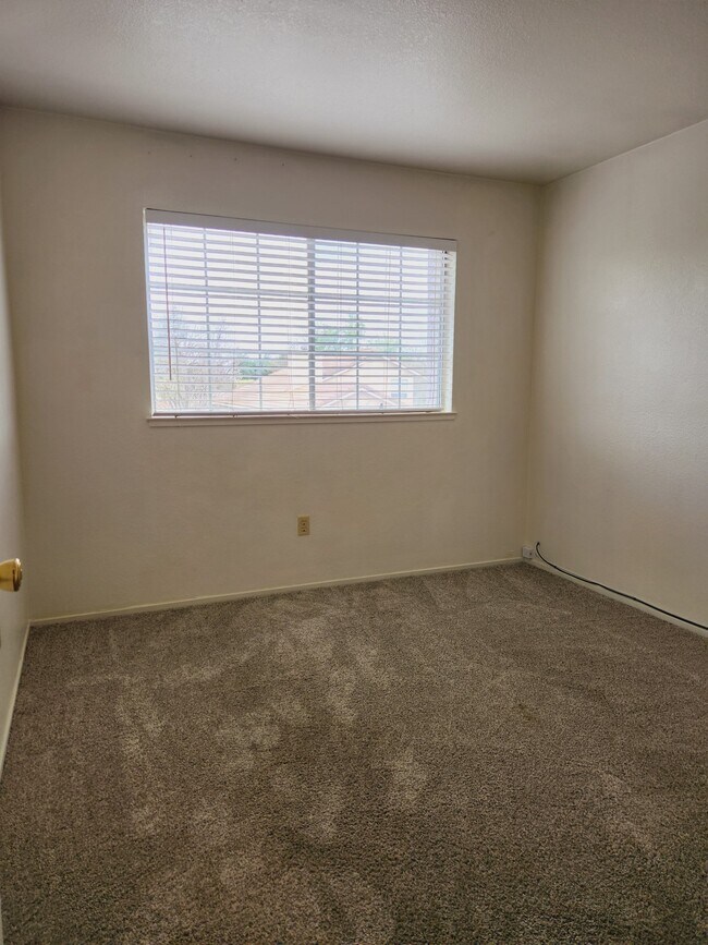 Building Photo - 1814 Evalane Way