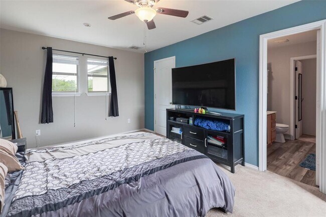 Building Photo - 5307 Viewpoint Dr