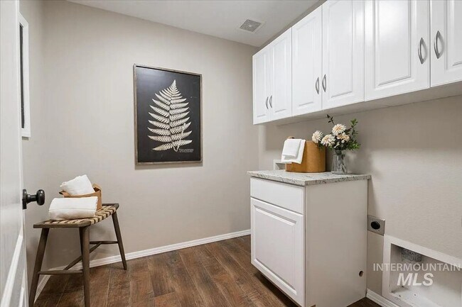 Building Photo - 4712 S Glenmere Way