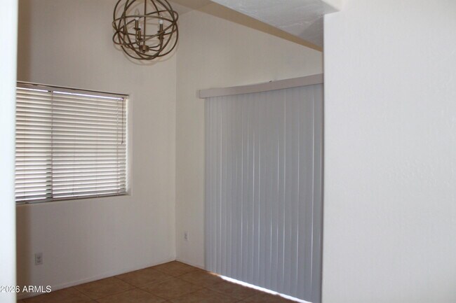 Building Photo - 921 S Val Vista Dr