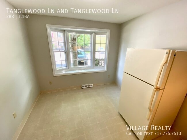 Building Photo - 442 Tanglewood Ln
