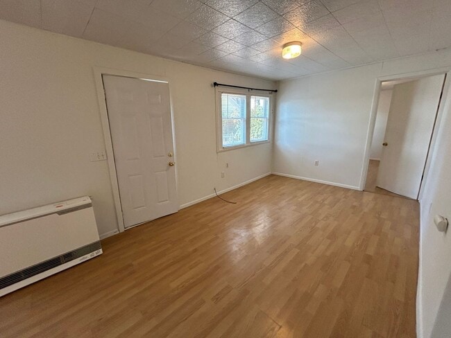 Building Photo - Large 2 Bed 1 Bath House with Fenced Yard and Washer Dryer Hookups
