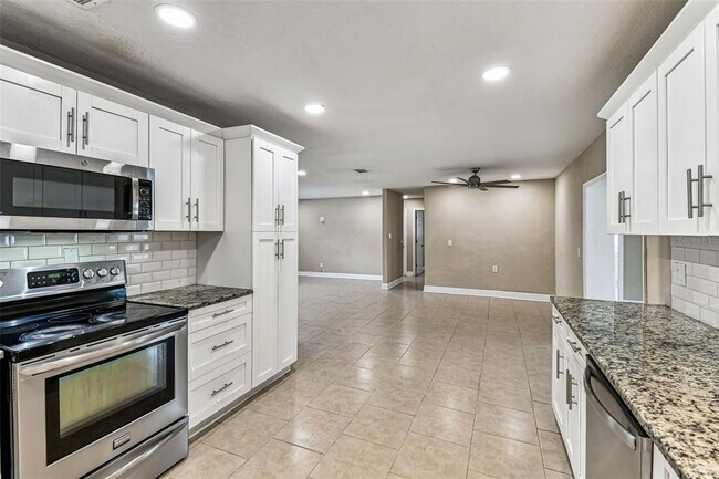 Building Photo - 2580 Granada Cir W