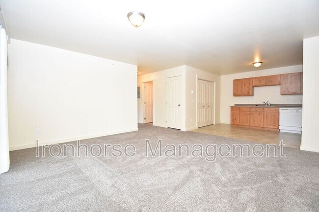 Building Photo - 807 W Villard St