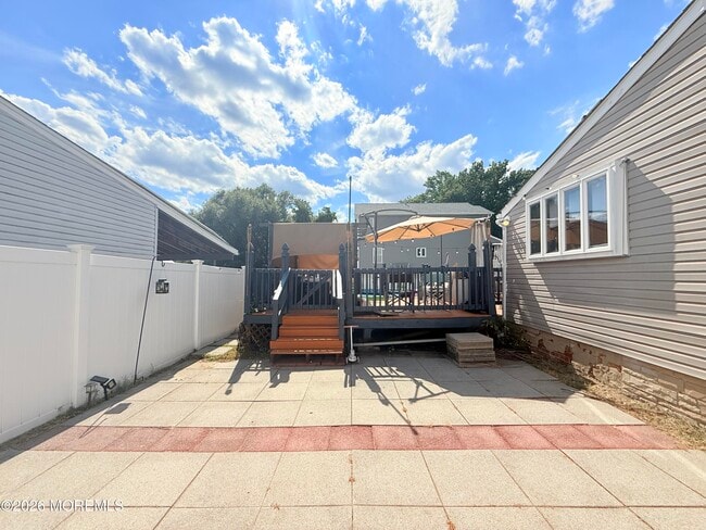Building Photo - 503 Dock St