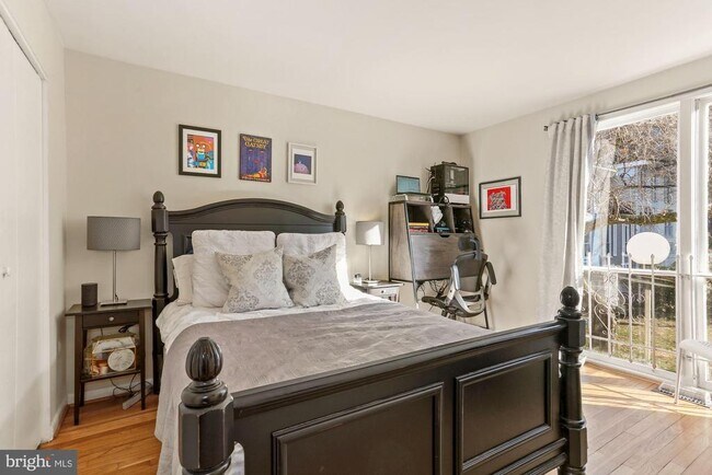 Building Photo - 725 Delaware Ave SW