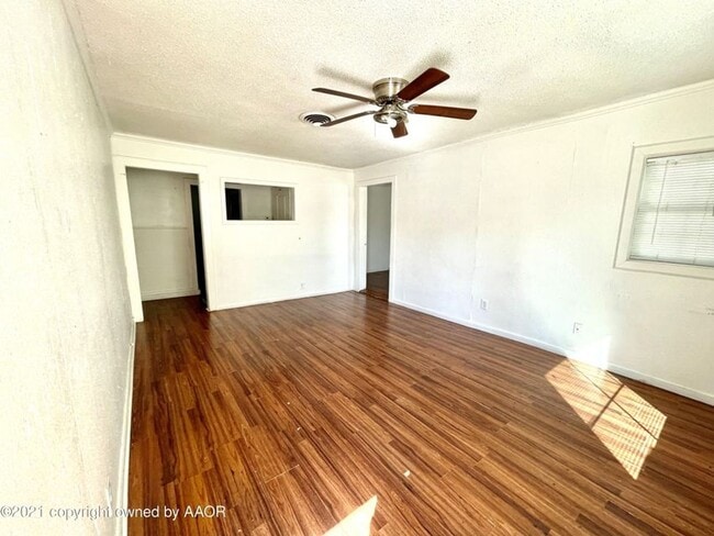 Building Photo - 2 bed/ 1 bath full stucco home with fenced...
