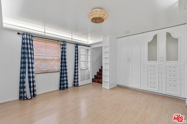 Building Photo - 112 Fleet St