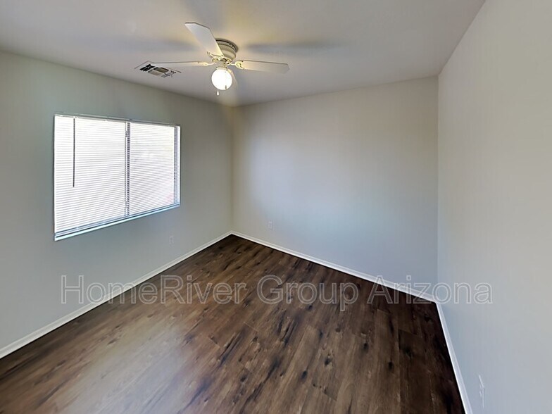 Building Photo - 12422 W Valentine Ave