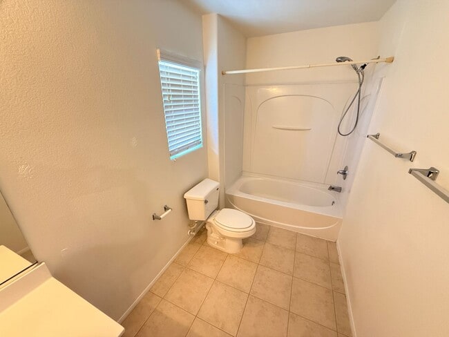 Building Photo - 2416 Cockatoo Dr