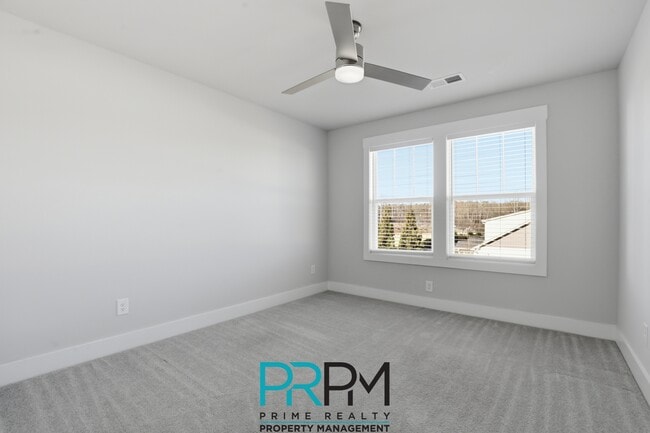 Building Photo - 2 Thornfield Dr