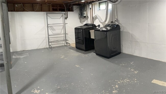 Building Photo - 221 Marrano Dr