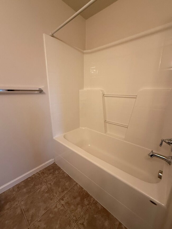 Building Photo - Beautiful Contemporary Home in Hillsboro