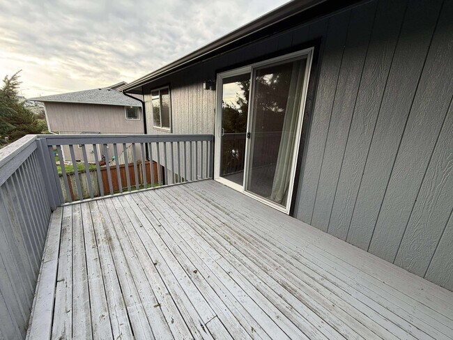 Building Photo - 904 Avalon Ct SE