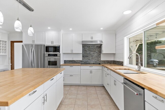 Building Photo - Ocean View Home