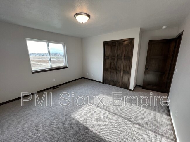 Building Photo - 3405 CHALICE Pl