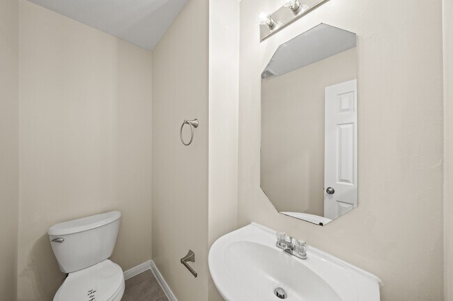 Building Photo - 3002 Palace Oaks Dr