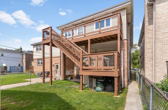 Building Photo - 5841 W 55th St