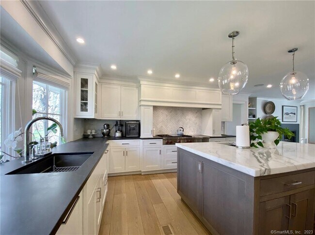 Building Photo - 7 Whaling Rd