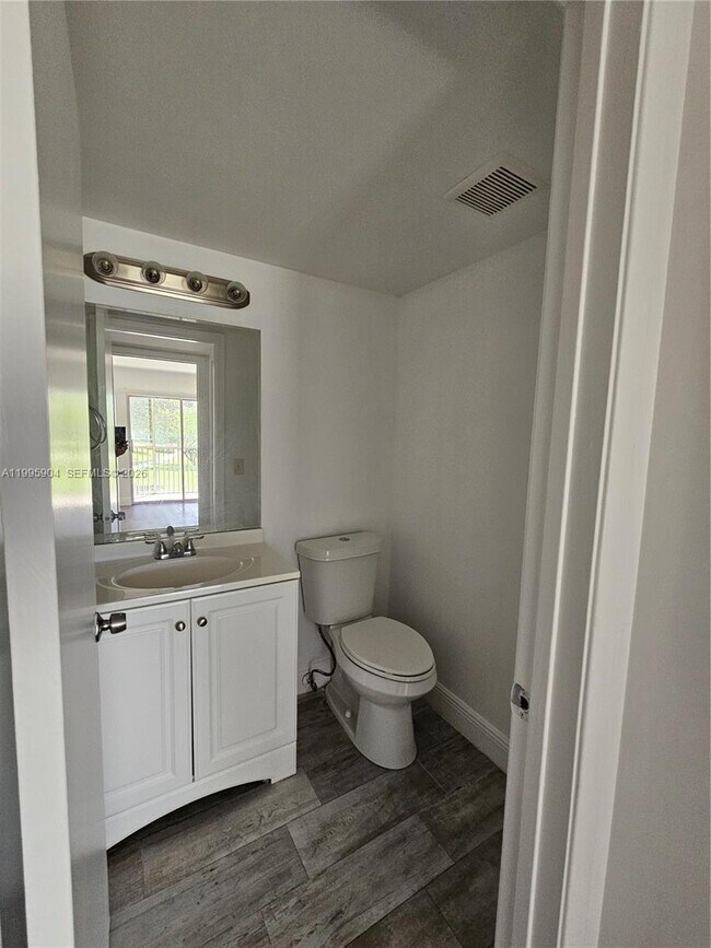 Building Photo - 800 SW 131st Ave